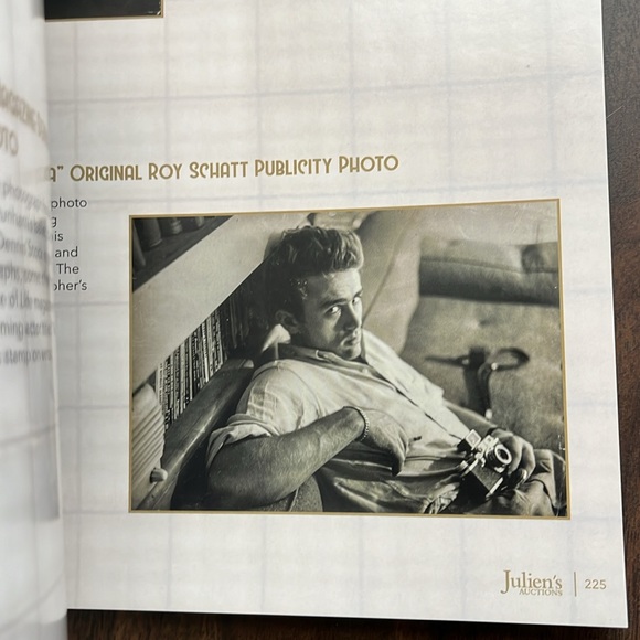 Julien’s Auctions Hollywood classic and contemporary Legends. April 2023 - Picture 4 of 5